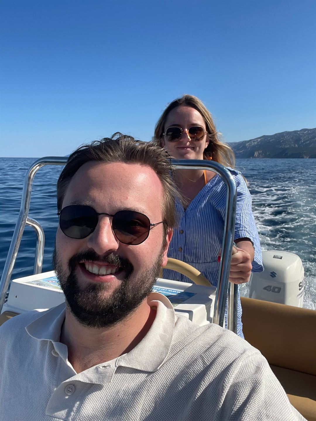 Jules et Sarah en bateau